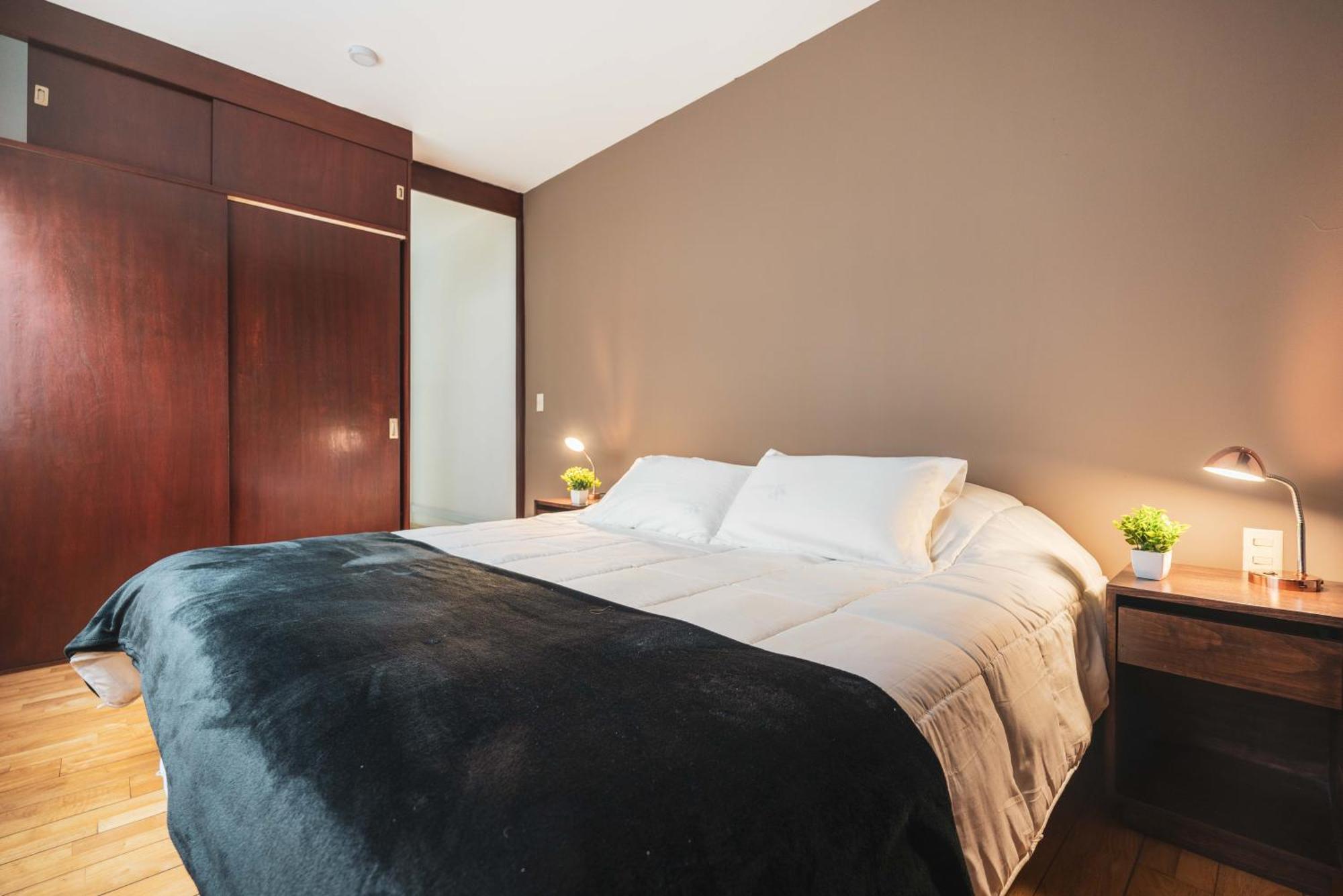 Apartment Puerta Condesa, & *